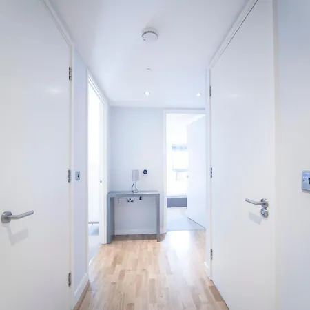 Top Floor Apt - 2 Bed/2 Bath + Private Balcony London Exterior foto