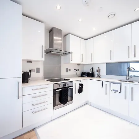 Top Floor Apt - 2 Bed/2 Bath + Private Balcony London Exterior foto