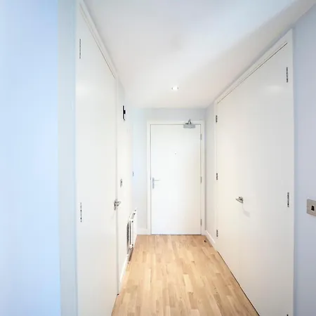 Top Floor Apt - 2 Bed/2 Bath + Private Balcony London Exterior foto