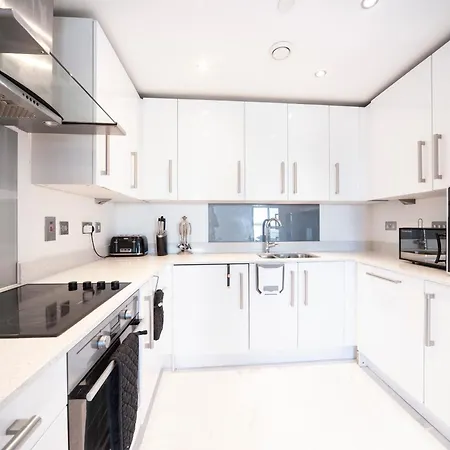 Top Floor Apt - 2 Bed/2 Bath + Private Balcony London Exterior foto