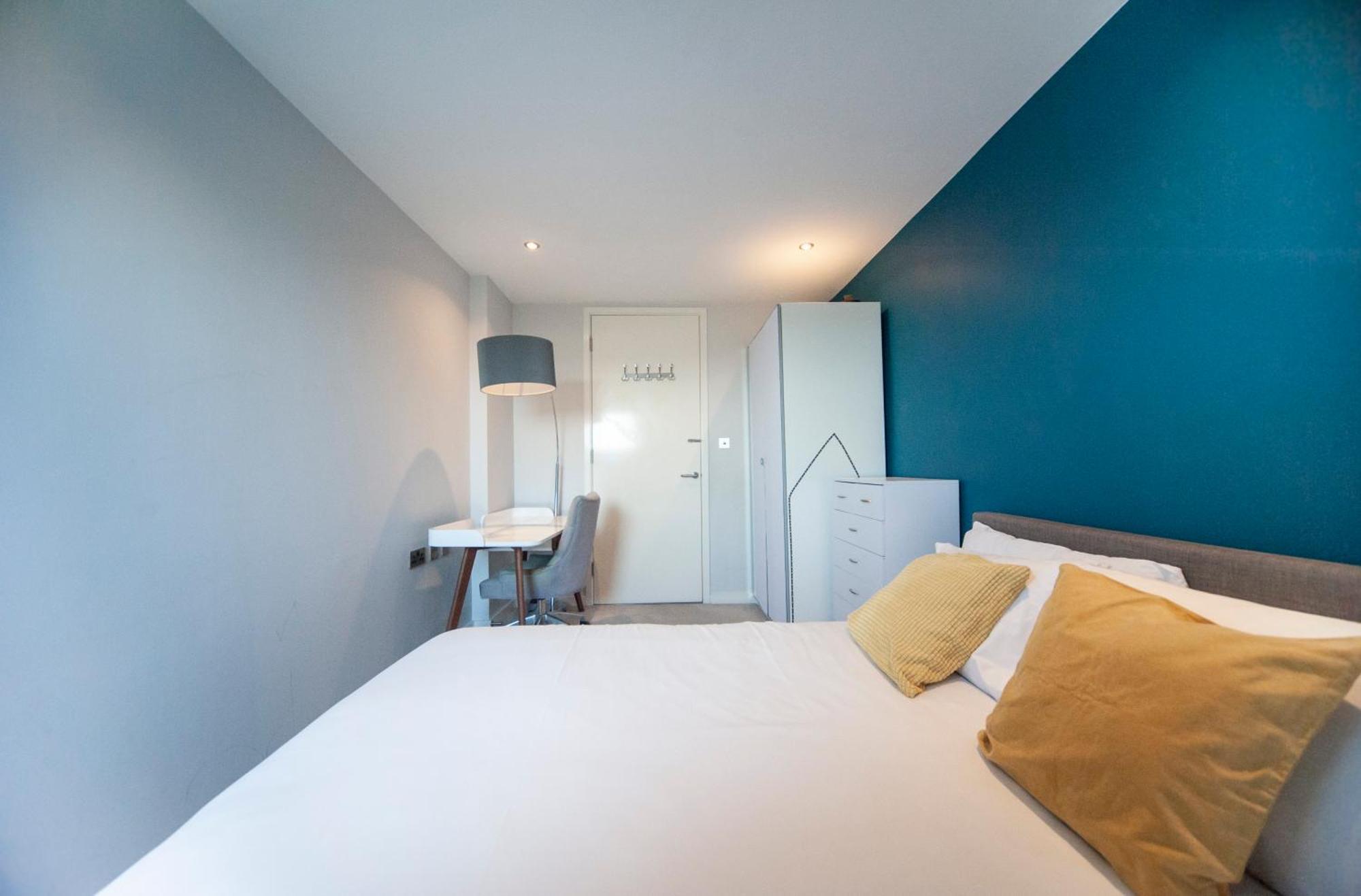 Appartement Floor - 2 Bed/2 Bath + Private Balcony *