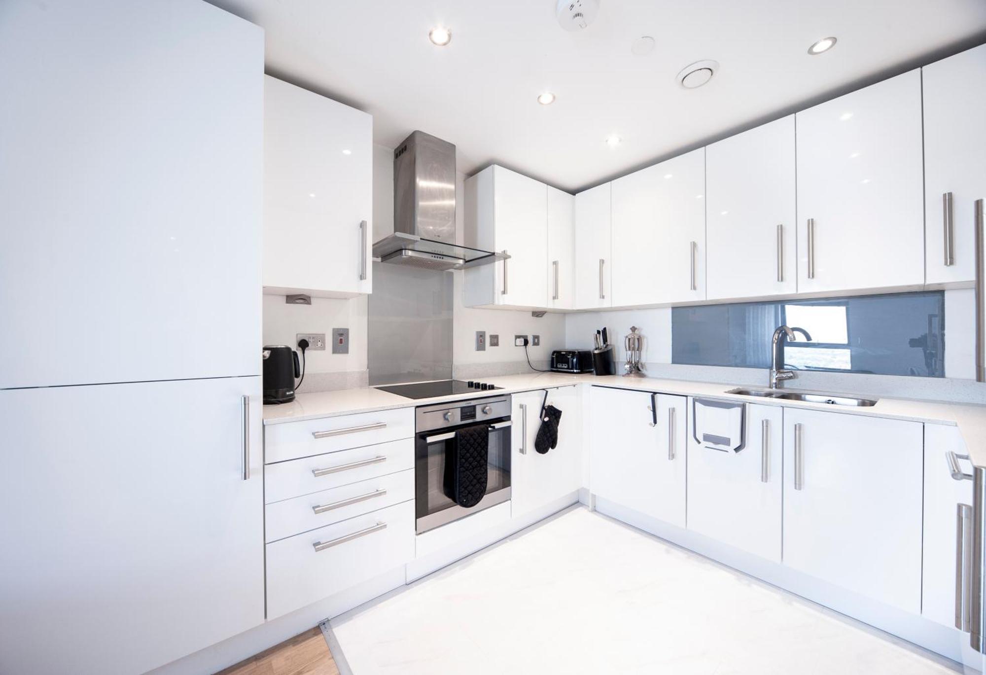Appartamento Floor - 2 Bed/2 Bath + Private Balcony Londra