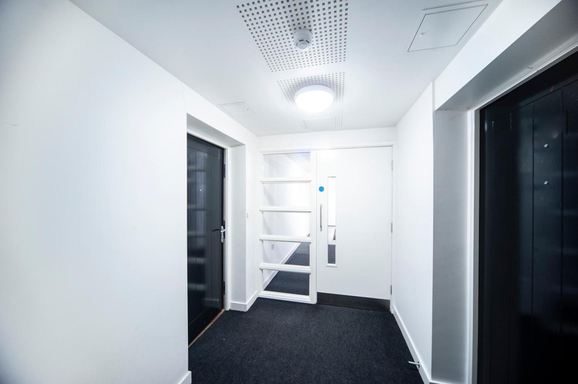 Floor - 2 Bed/2 Bath + Private Balcony Appartamento *