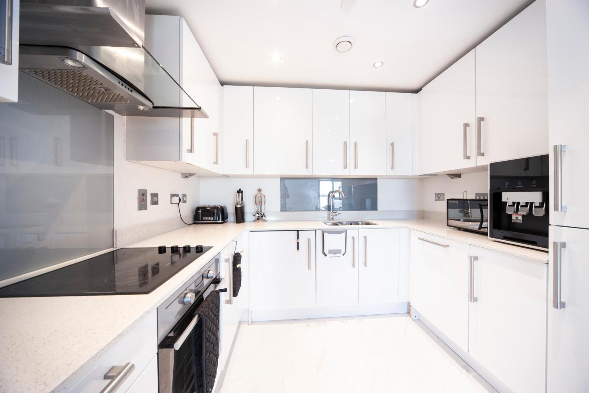 Floor - 2 Bed/2 Bath + Private Balcony Appartamento *